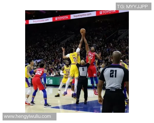 火箭队与雷霆队激战正酣NBA精彩对决引发球迷热议